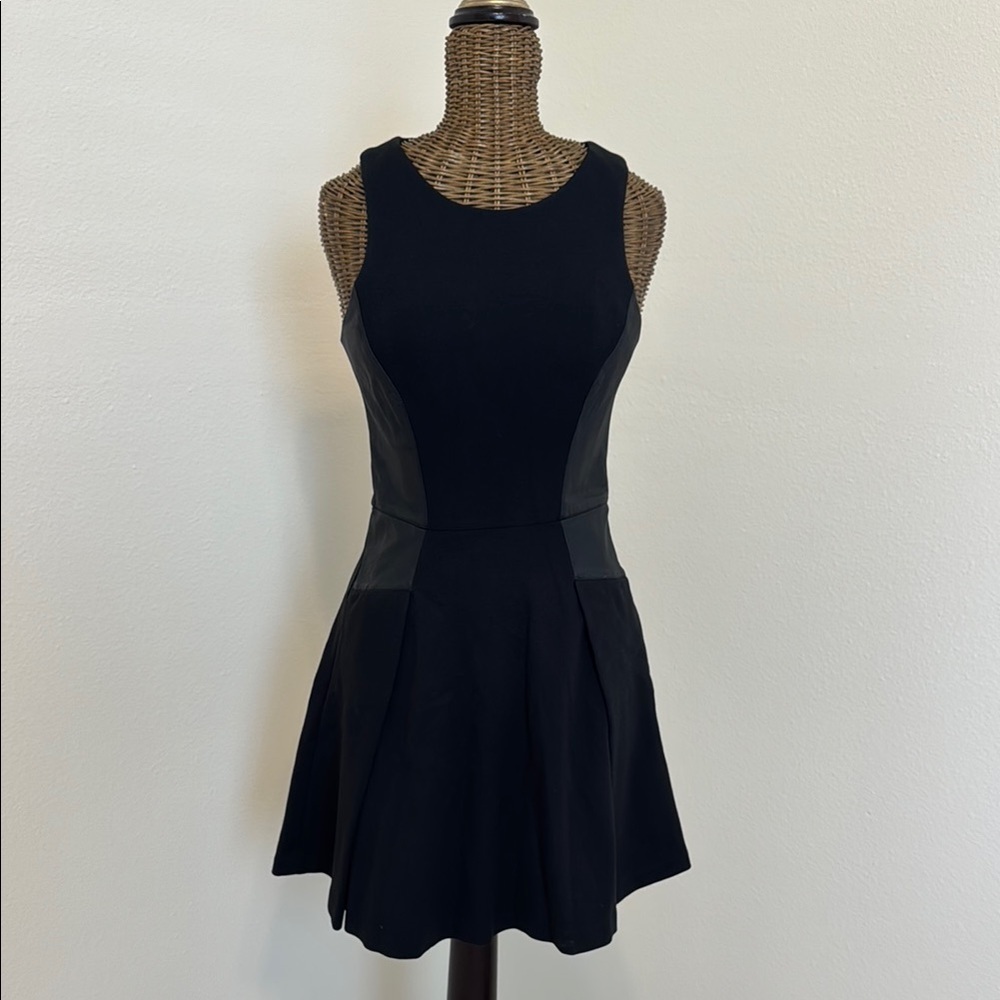 Club Monoco Black Janine Sleeveless Fit-and-Flare 00
